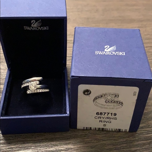 Swarovski Crystal Ring - Picture 3 of 3